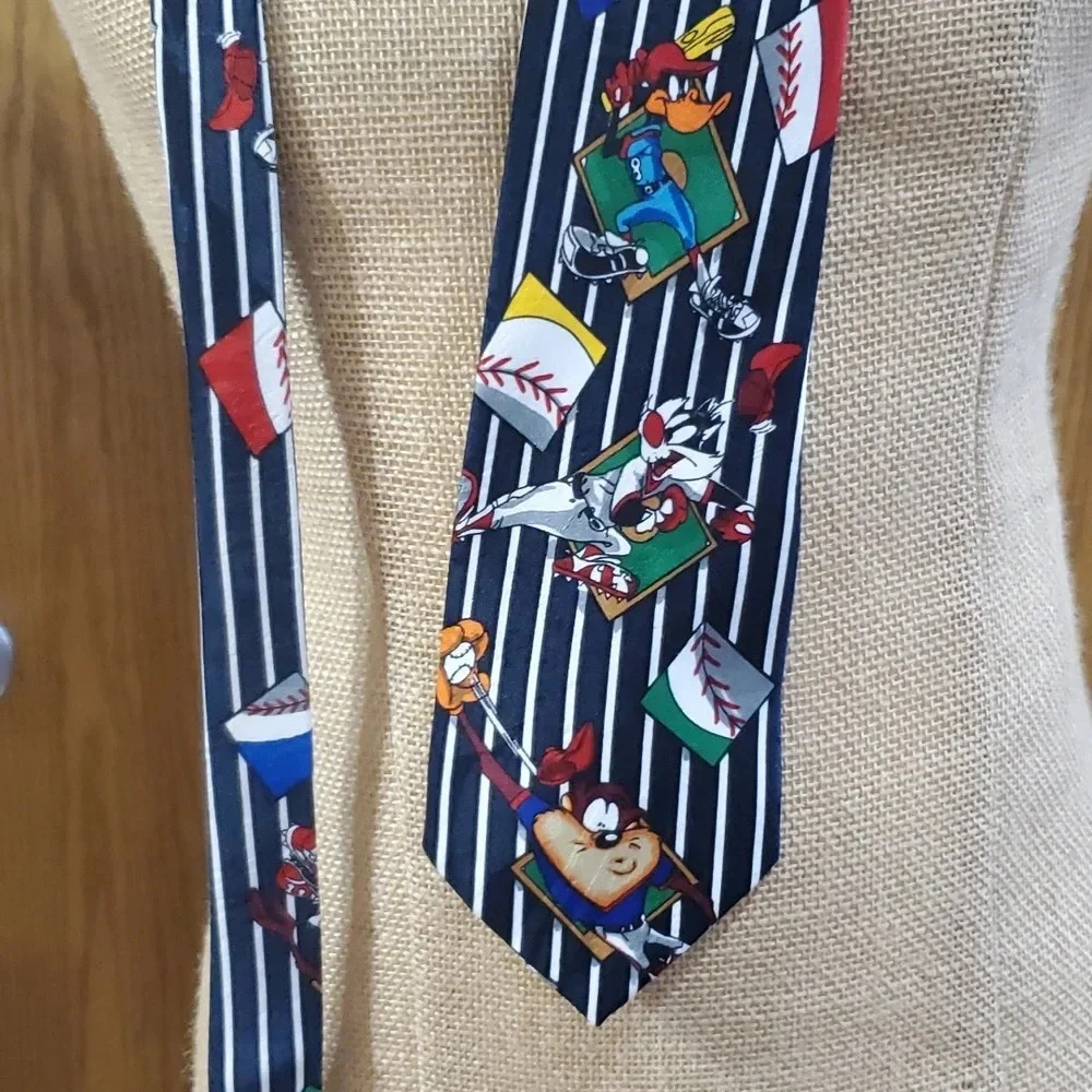 Vintage Warner Brothers looney tunes baseball theme tie